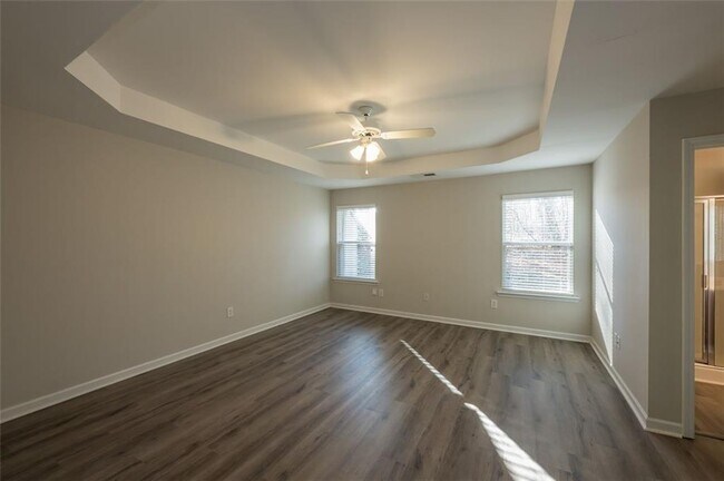 Building Photo - 204 Parc View Ln