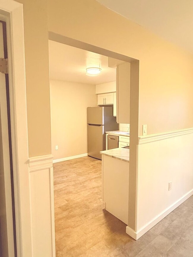 Building Photo - 3 Bedroom House