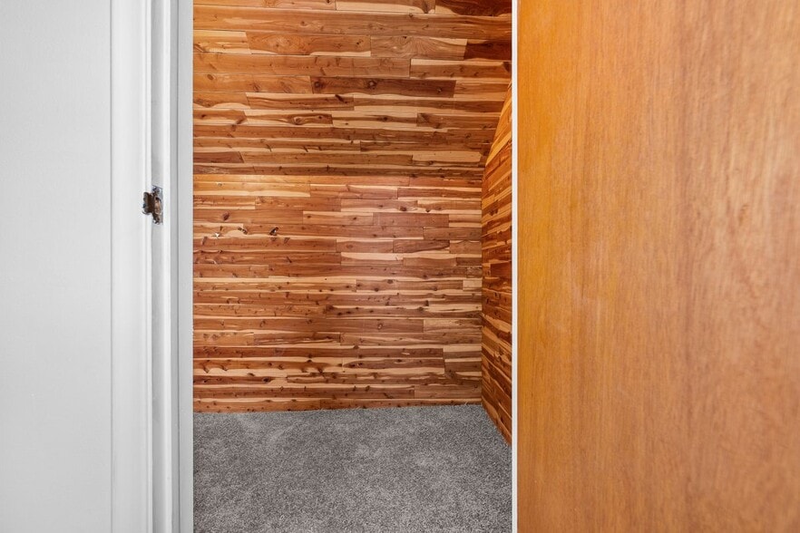 Building Photo - 18525 Westmoreland Rd