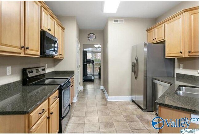 Building Photo - 486 SW Sussex Dr