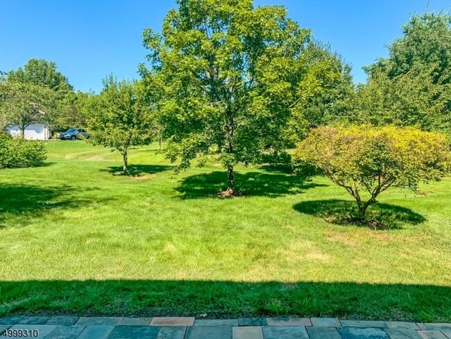 Building Photo - 9 Colonial Ct