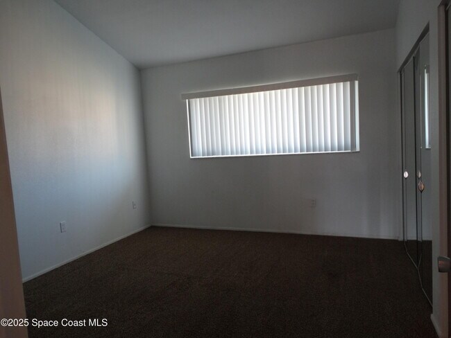 Building Photo - 5050 Ocean Beach Blvd