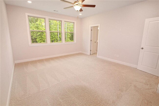 Building Photo - 329 Caledonia Ct