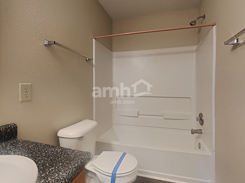 Building Photo - 2957 Seasons Dr