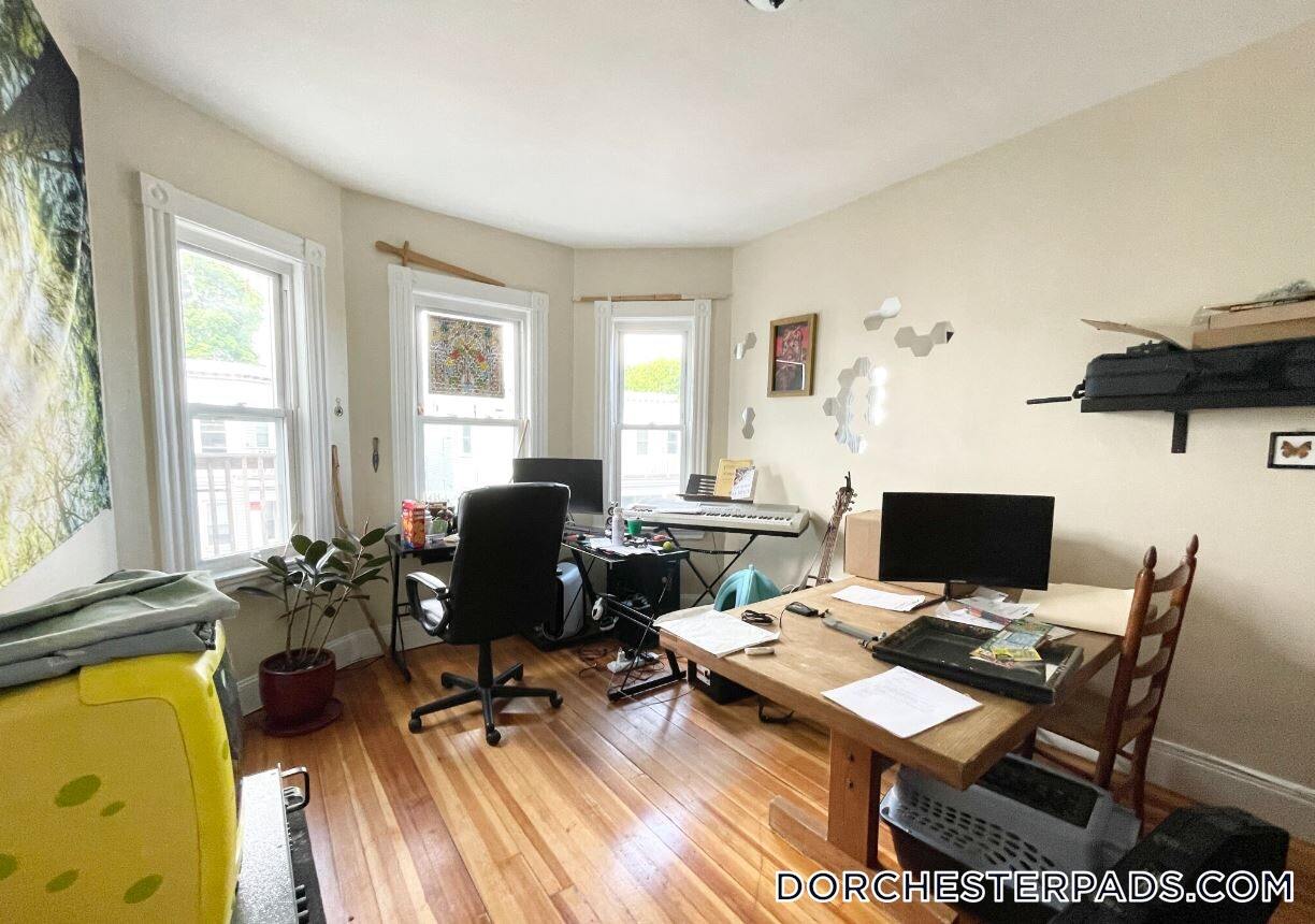 Building Photo - 26 Taft St