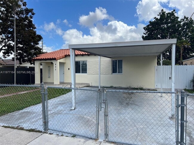 Building Photo - 425 SW 64th Ct