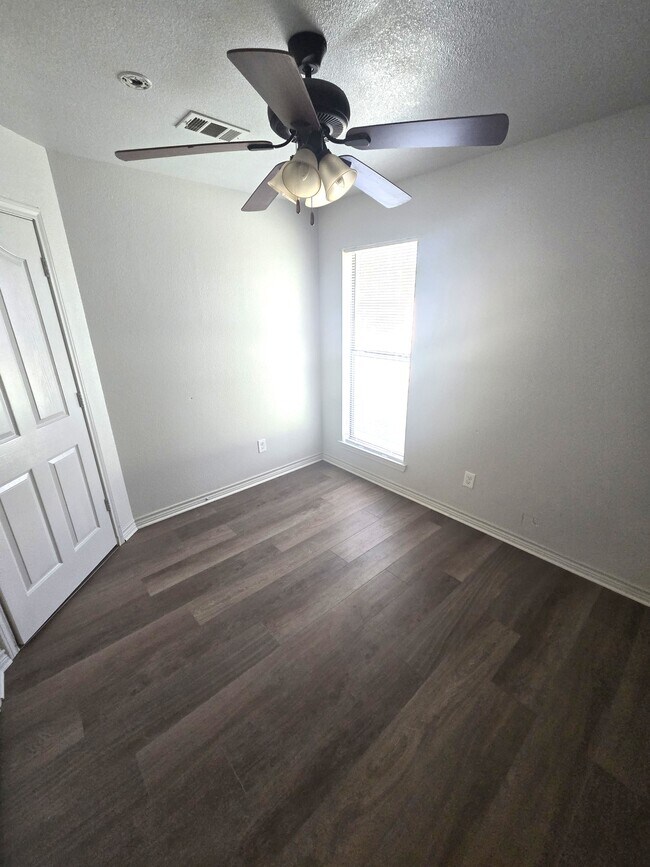 Building Photo - 6534 Westwood Village Dr