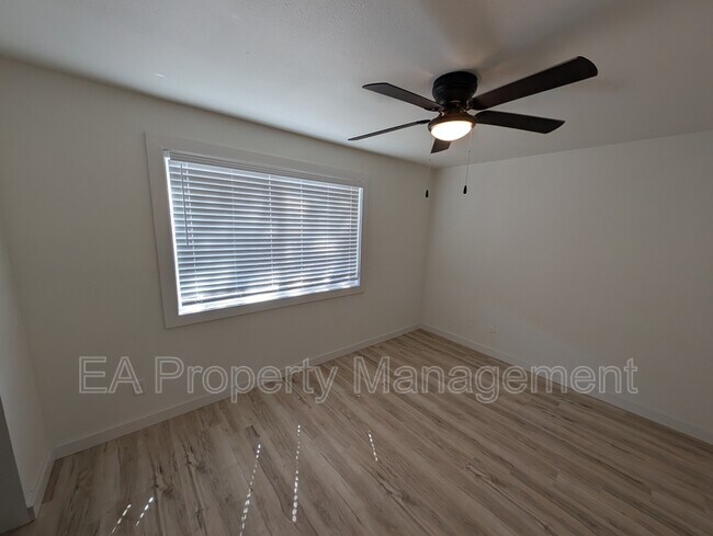 Building Photo - 3712 Bryn Mawr Dr NE