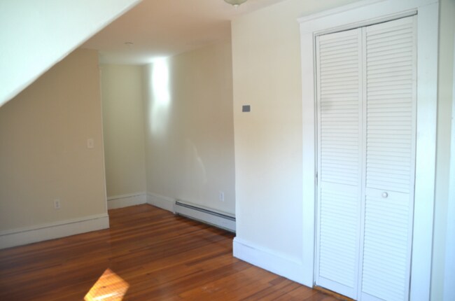 Building Photo - 10-10 Howard St