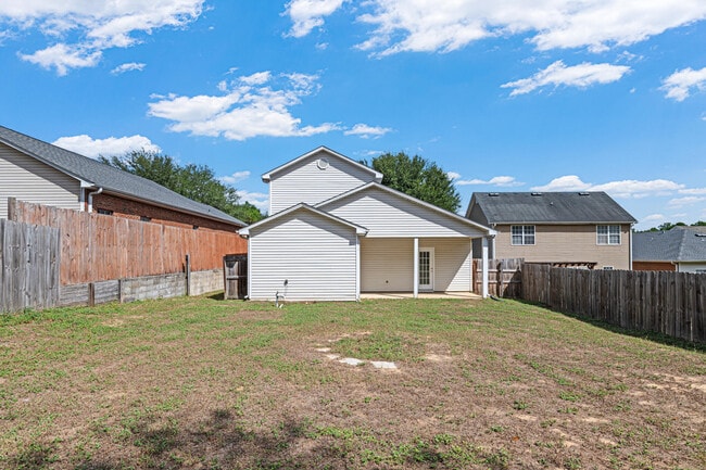 Building Photo - 2496 Lakeview Dr S