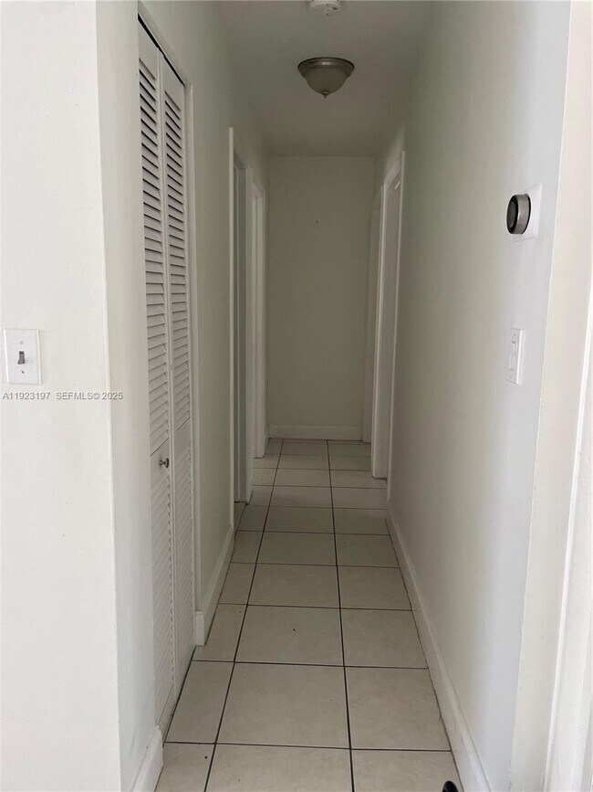 Building Photo - 5216 W 24th Way