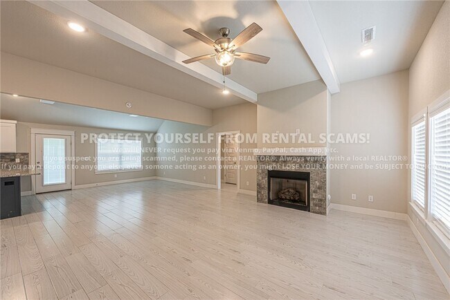 Building Photo - 313 N Tacoma St