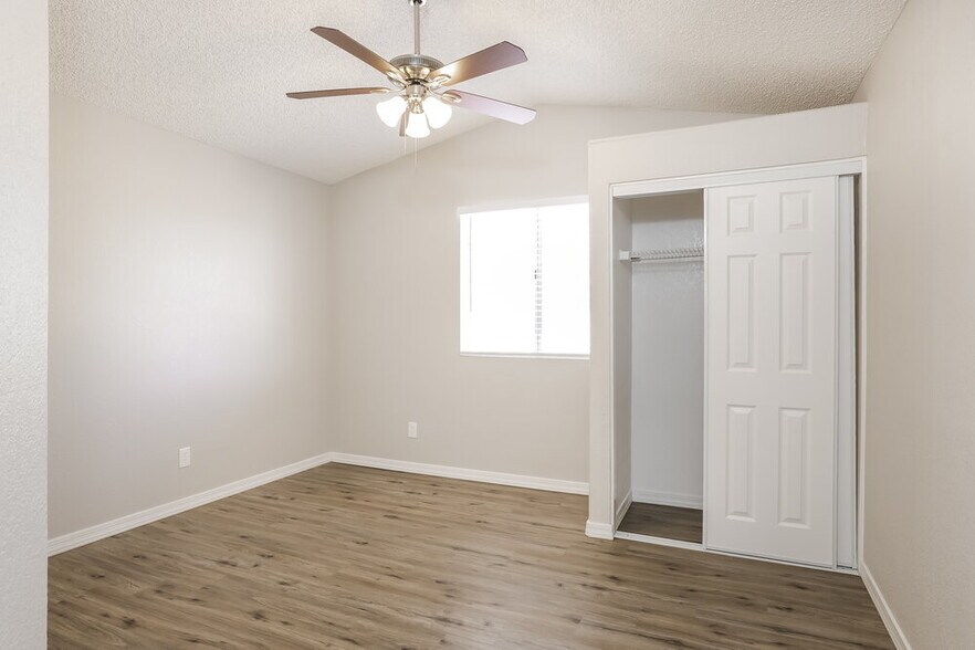 Building Photo - 3104 E Siesta Ln