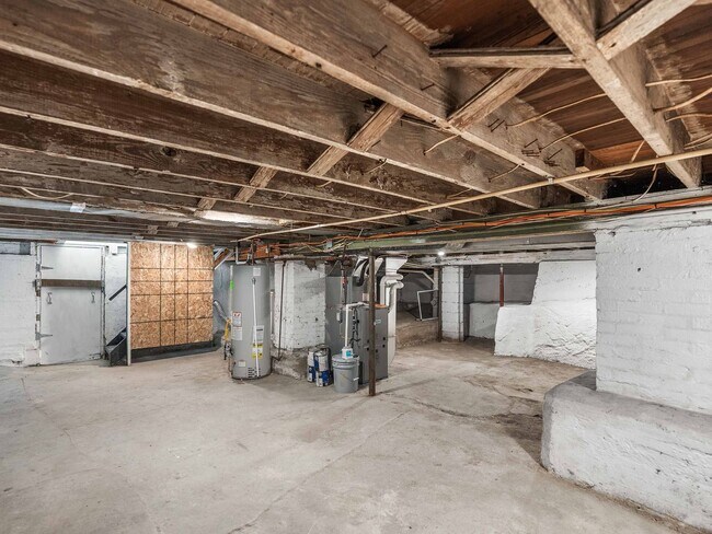 Building Photo - AVAILABLE OCT 1st! Don't miss this RENOVATED 2 bedroom in Penn Hills!