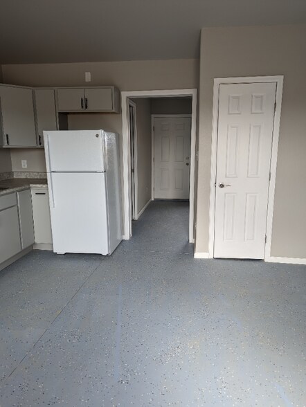 Building Photo - 651 S Union St