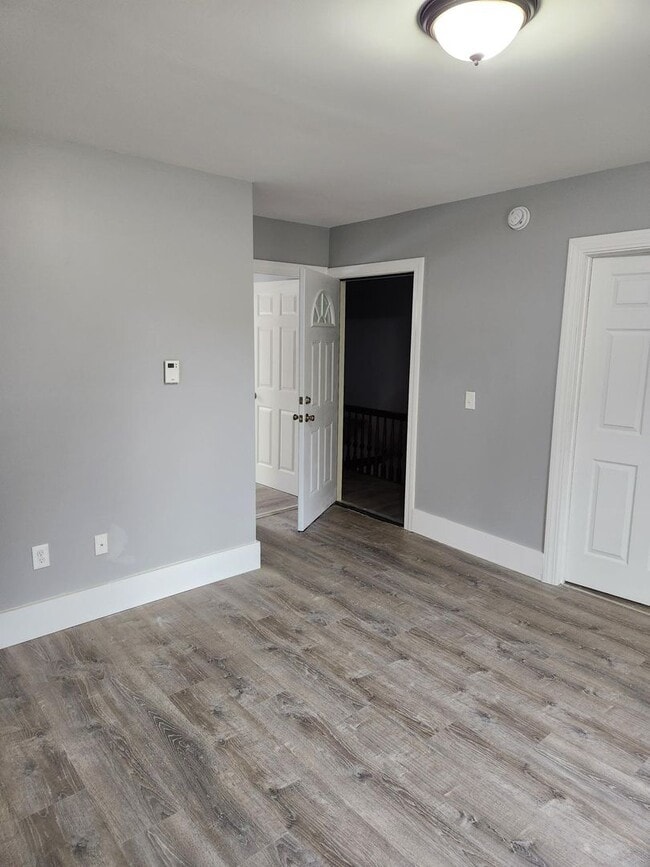 Building Photo - Full renovation 2024 - New 2 bedroom unit !