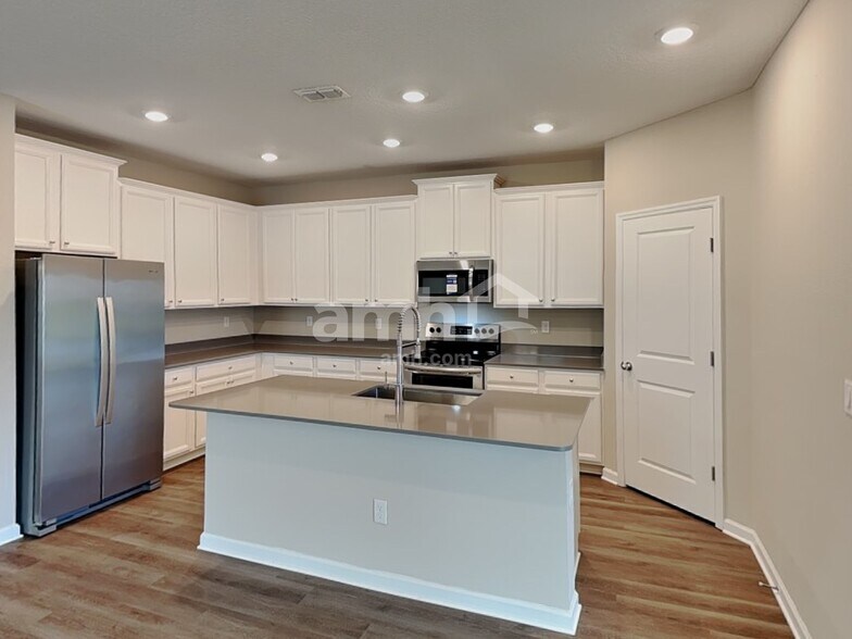 Building Photo - 87 Spruce Point