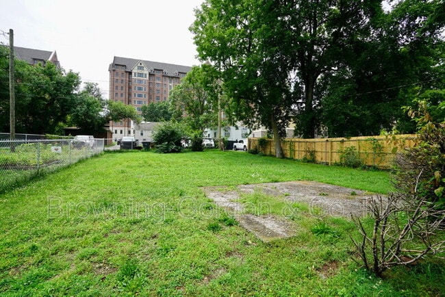 Building Photo - 1409 Acklen Ave