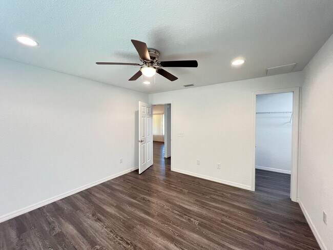 Building Photo - Beautiful 3 Bedroom, 2 Bathroom Home in Oc...