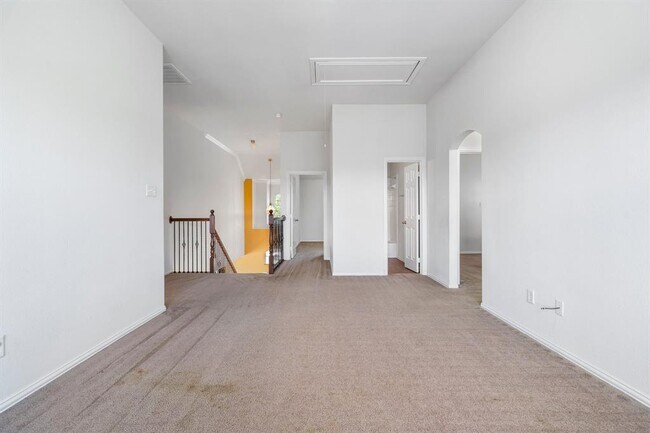 Building Photo - 910 Waterside Dr