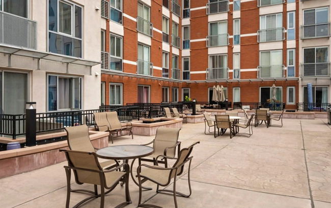 Building Photo - UNBEATABLE LOCATION 1 BEDROOM, TOP FLOOR  ...