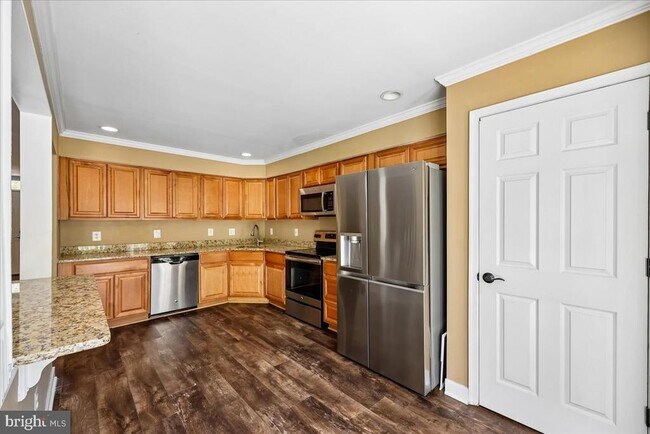 Building Photo - 6630 Commodore Ct
