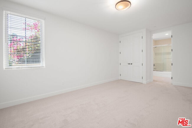 Building Photo - 18326 Columbus Cir