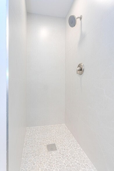 Building Photo - 1717 16th Ct N