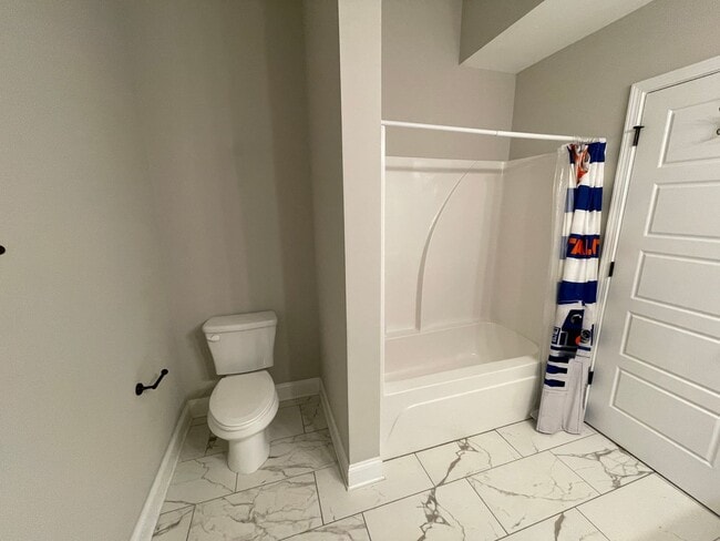 Building Photo - Amazing 5 Bedroom Craftsman-Style Home in Martinez!