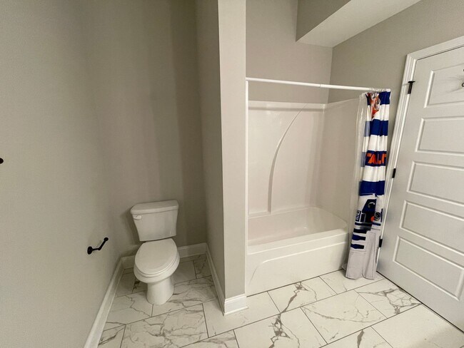 Building Photo - Amazing 5 Bedroom Craftsman-Style Home in Martinez! MOVE IN SPECIAL!