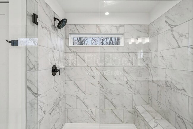 Building Photo - 3371 Macaiva Aly