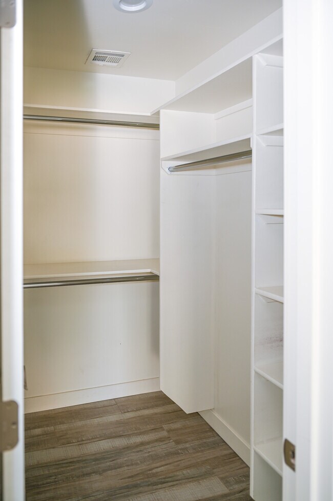 Building Photo - 19601 N 33rd Ave