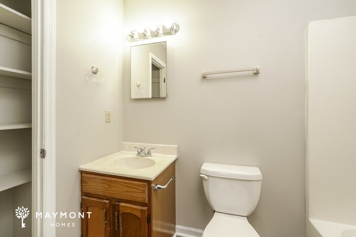 Building Photo - 2010 Glenside Dr