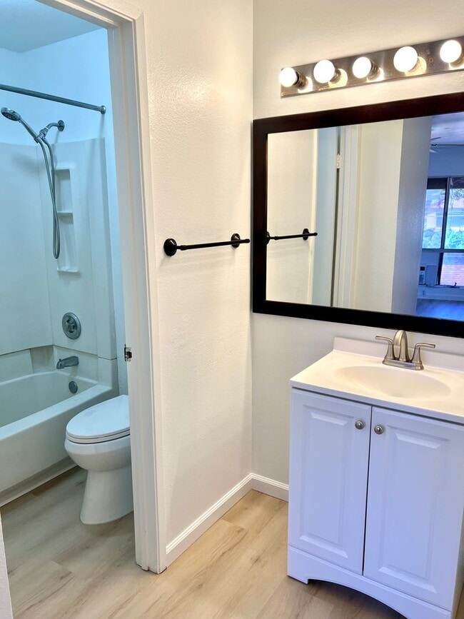 Building Photo - Palm Villas -  1 Bedroom w/ Parking, New V...