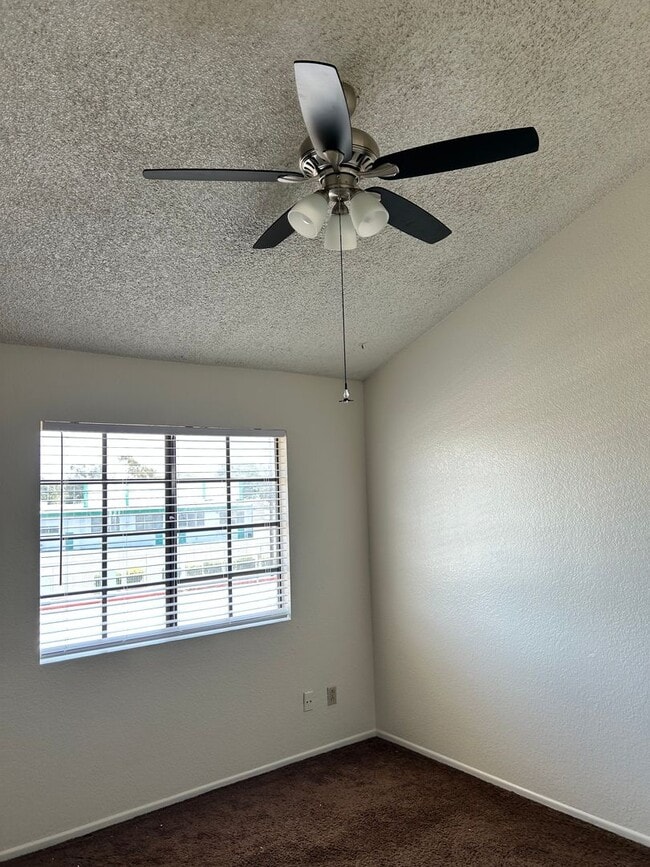 Building Photo - Beautiful 2b2.5b Condo in a great area of South Gardena features central AC, Fireplace, Washer/Dr...