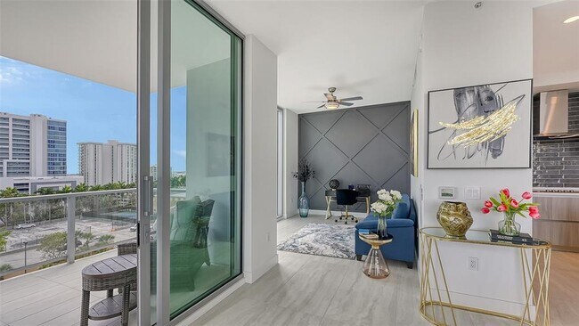 Building Photo - 301 QUAY Cmn