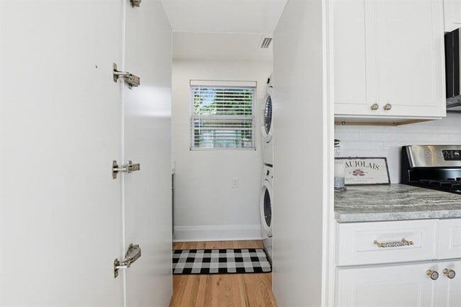 Building Photo - 1004 W Charter St