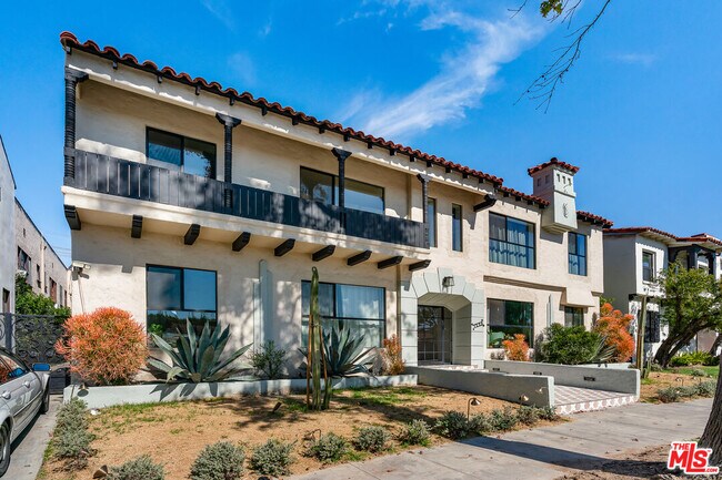 Building Photo - 7229 Willoughby Ave