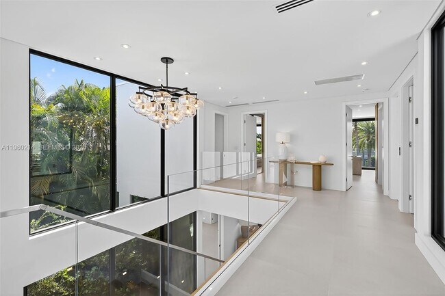 Building Photo - 620 Solar Isle Dr