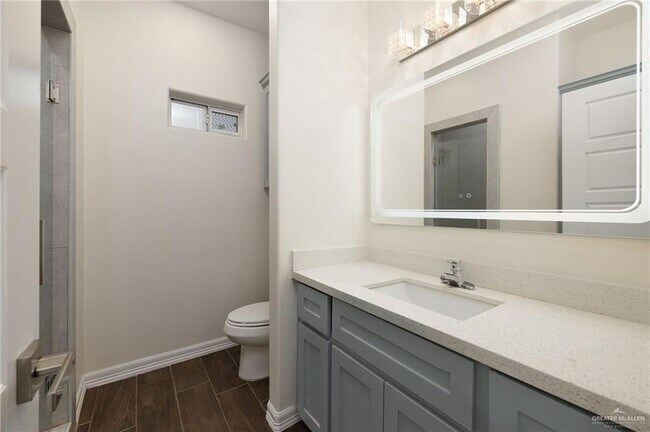 Building Photo - 3107 E Tamarindo Ave