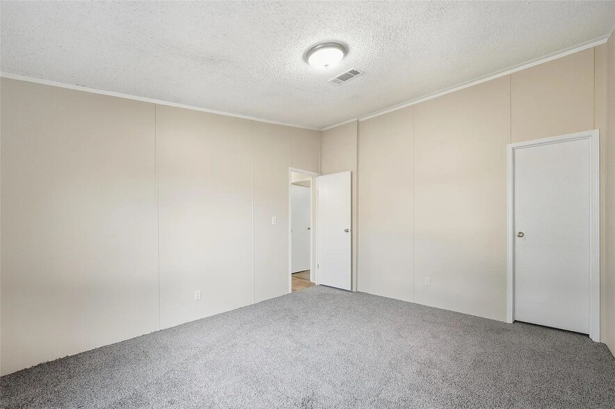 Building Photo - 2645 Bryant St