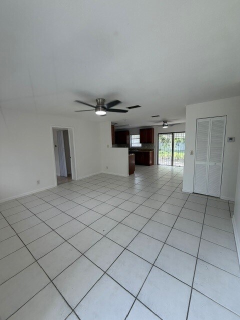 Building Photo - 490 W 37th St