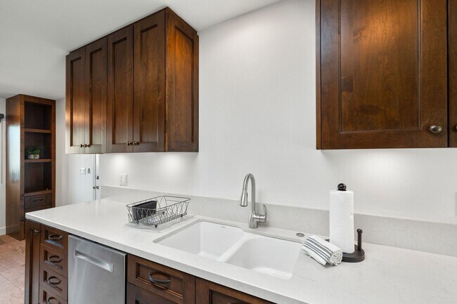 Building Photo - Luxury Golf Course Retreat in Indian Wells
