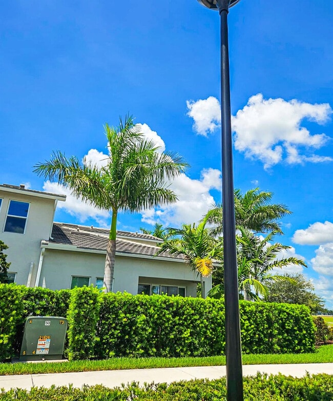 Building Photo - 5300 Thatcher Ct