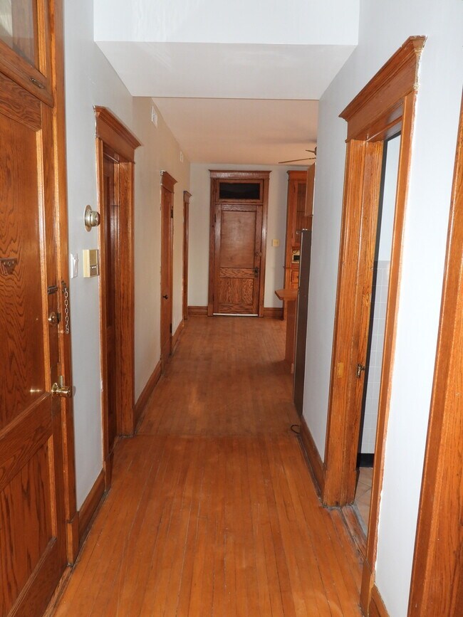 Building Photo - 2519 S Millard Ave