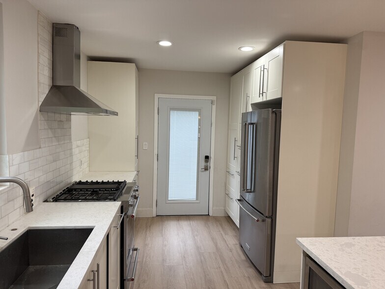 Building Photo - 14622 Huston St