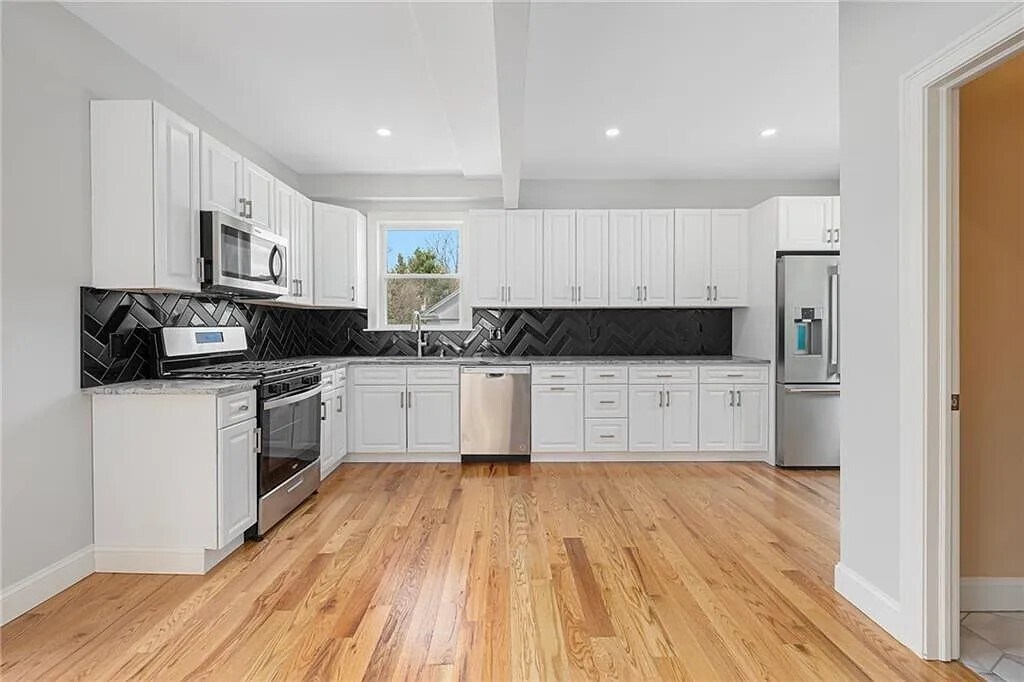 Building Photo - 146 Evergreen St