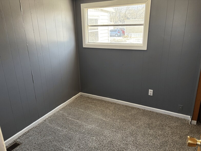 Building Photo - 3625 S Douglas Ave