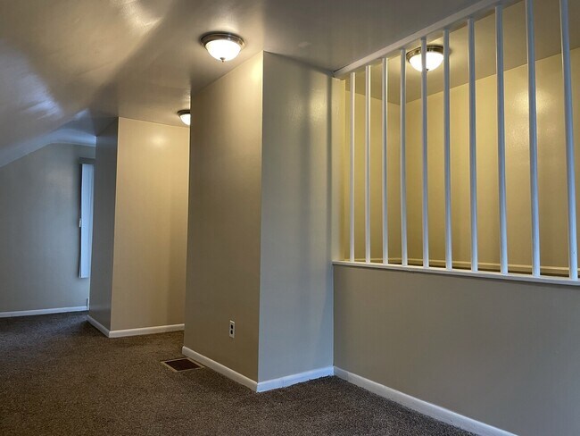 Building Photo - 6904 Norborne Ave