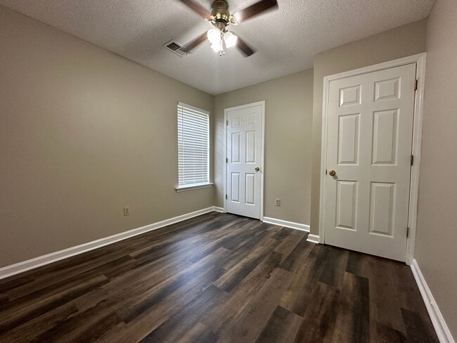 Building Photo - Olive Branch/ Center Hill Area- 3BR/ 2BA AVAILABLE NOW! New Flooring and Freshly Painted!